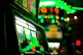 Diamond Empire slot game interface on rtp kerangwin platform showing five reels and jewel symbols