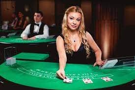 Live roulette table stream on rtp kerangwin with croupier and betting interface
